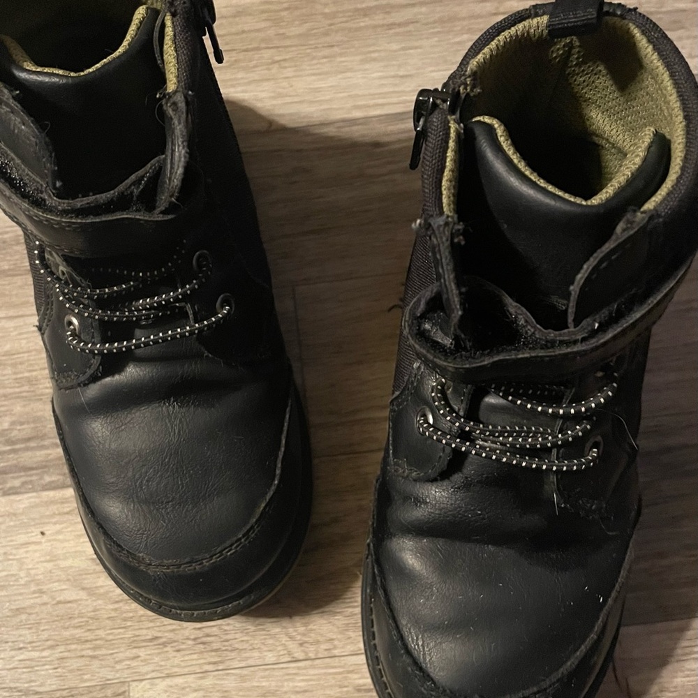Boys boots